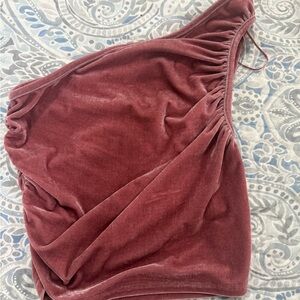 Le Lis Velvet One-Shoulder Crop Top in Burgundy